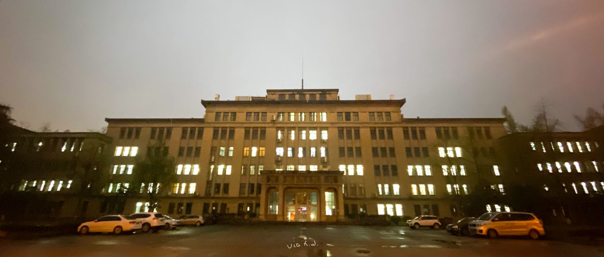 余区的第一教学楼,上世纪 60 年代建成,属于苏式建筑